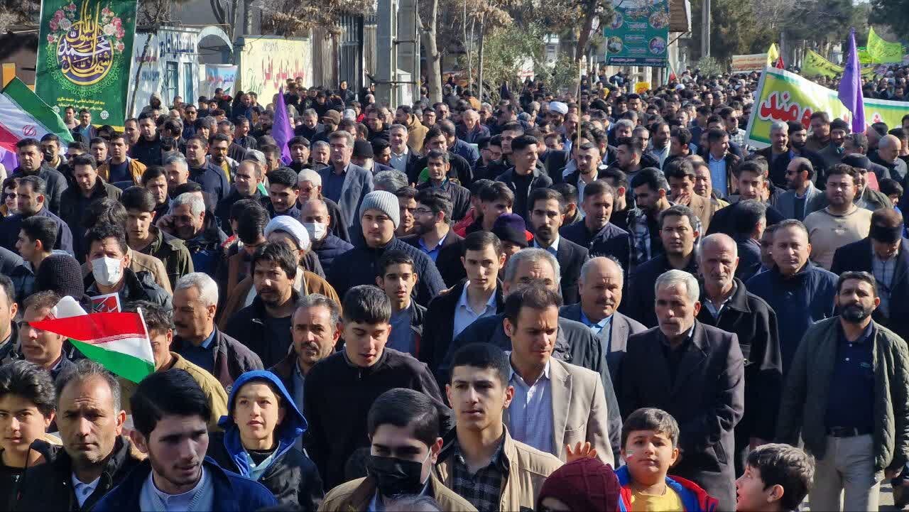 تصاویری از حضور مردم پارس آباد در راهپیمایی ۲۲ بهمن