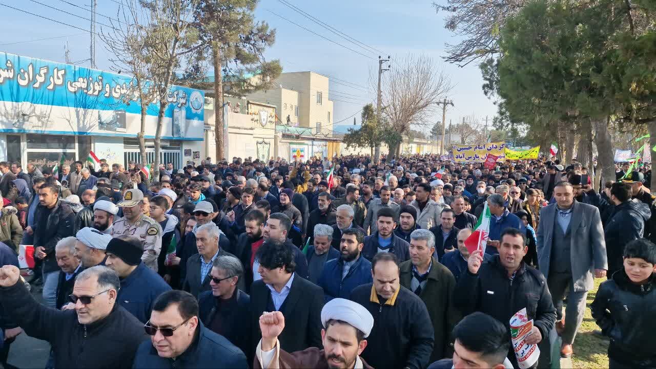 تصاویری از حضور مردم پارس آباد در راهپیمایی ۲۲ بهمن