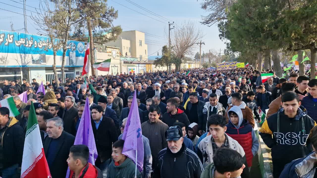 تصاویری از حضور مردم پارس آباد در راهپیمایی ۲۲ بهمن