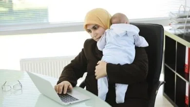 چالش‌های مادران شاغل در مسیر فرزندآوری