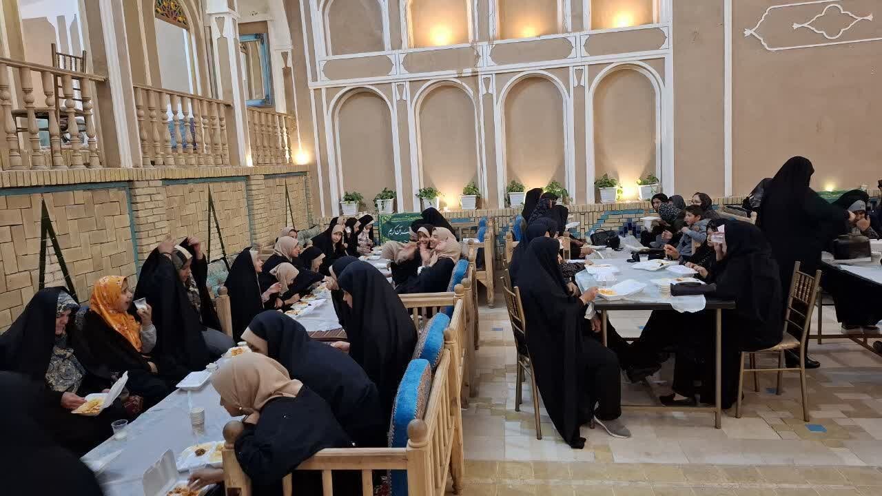 ایجاد حرکت عمومی قرآنی در جلسات خانگی قرآن