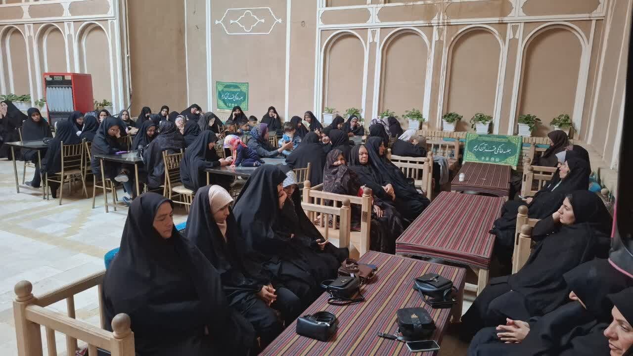 ایجاد حرکت عمومی قرآنی در جلسات خانگی قرآن