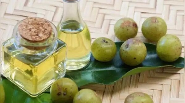 چرا این روغن‌ها برای موی سر مناسب هستند؟