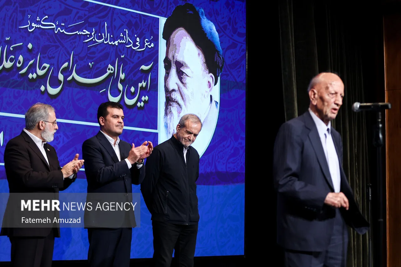 تقدیر از ۲۰ دانشمند برتر در آئین ملی جایزه علامه طباطبایی