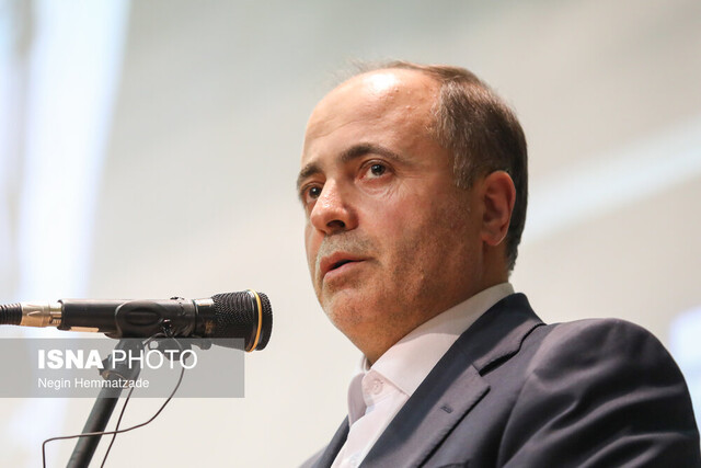 «مقررات دردسرساز برای حج» و «آزمایش‌های عجیب در گمرک ایران»