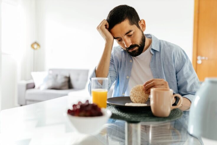 کم خوری عصبی چیست ؟ ؛ علائم بی اشتهایی عصبی + راه های درمان کم خوری عصبی