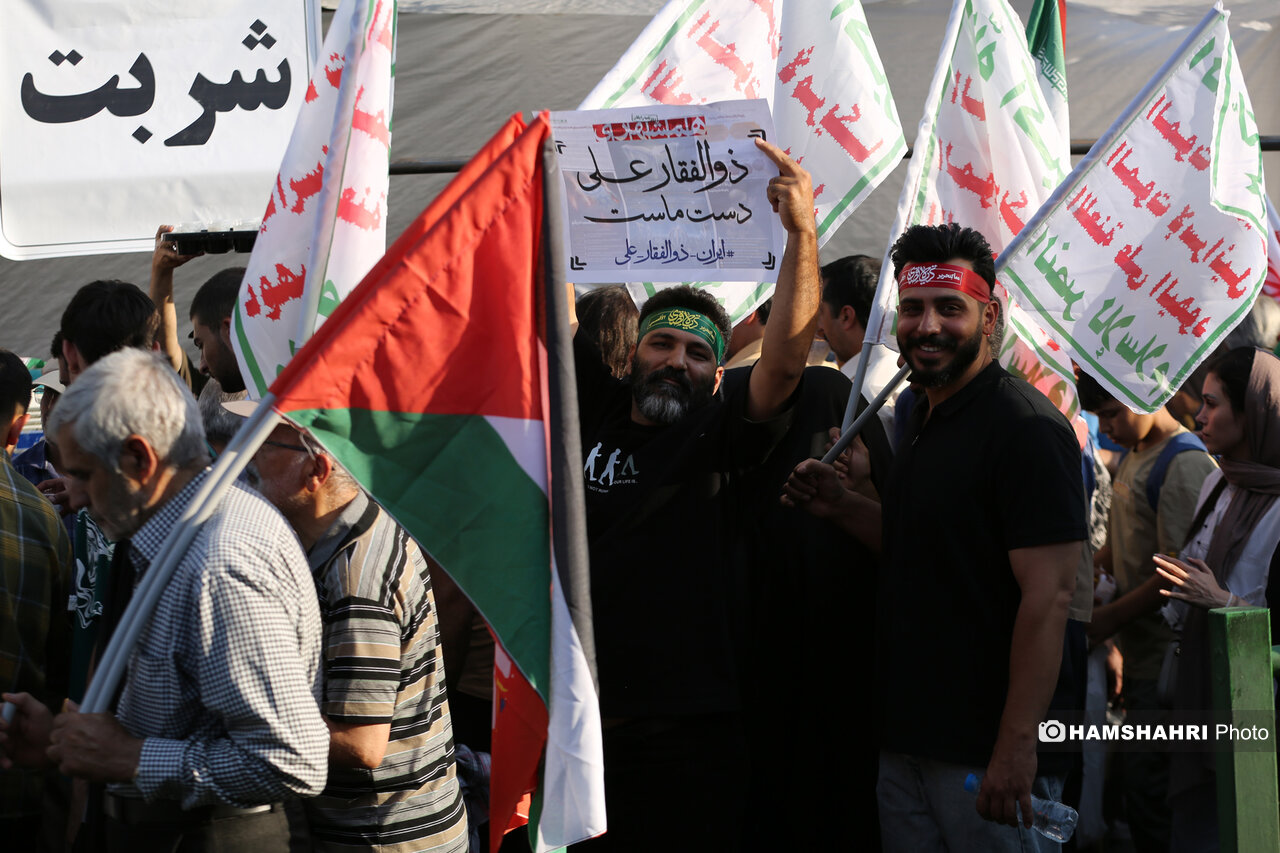 مراسم غدیر با شعار «ایران، ذوالفقار علی (ع)» 2 مراسم غدیر با شعار «ایران، ذوالفقار علی (ع)» 2