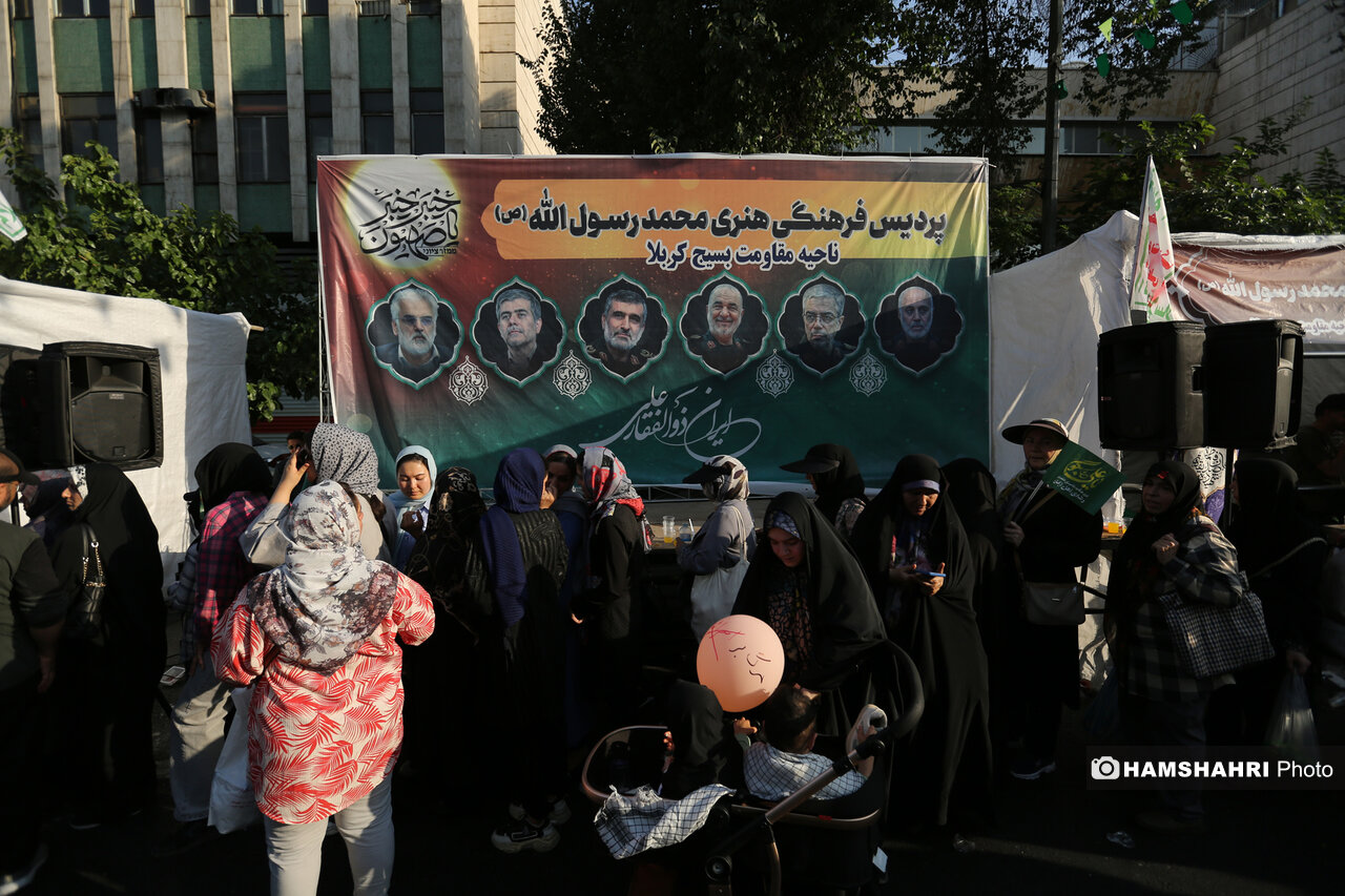 مراسم غدیر با شعار «ایران، ذوالفقار علی (ع)» 2 مراسم غدیر با شعار «ایران، ذوالفقار علی (ع)» 2