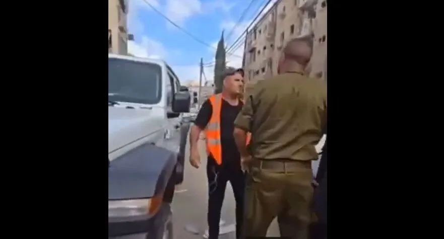 تصاویری از کتک خوردن شهردار بنی براک در ملاء عام! تصاویری از کتک خوردن شهردار بنی براک در ملاء عام!