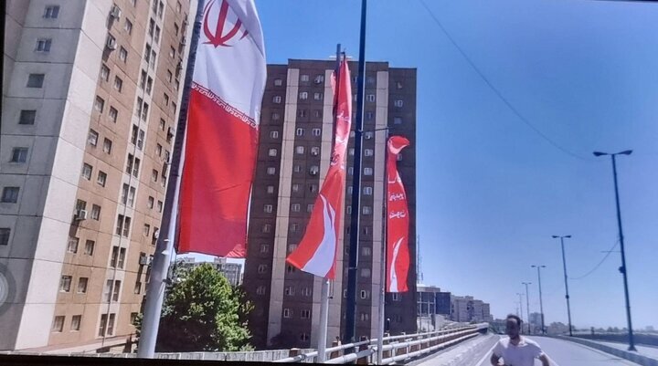 نصب پرچم‌های ذوالفقار در بزرگراه‌های تهران