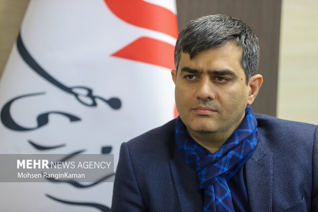 تفکری در حال کوبیدن تلویزیون است؛ مشکل امروز ما نه حجاب است نه رقص!