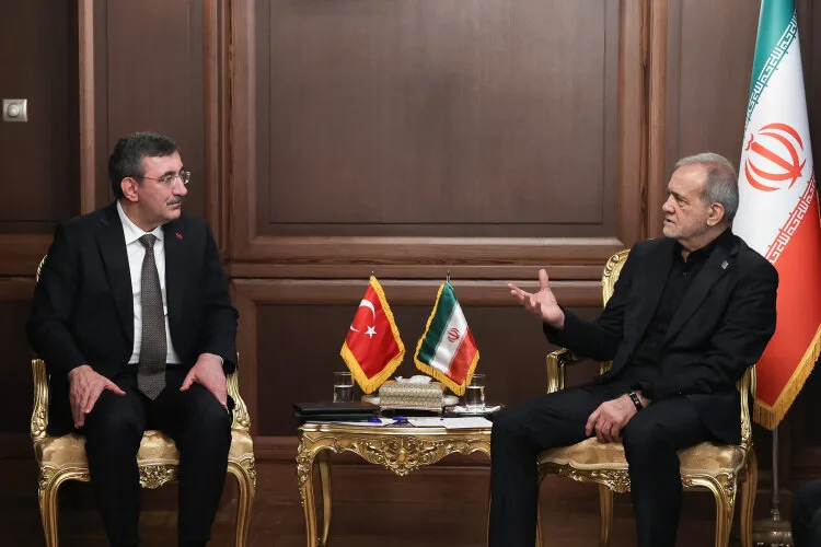 پزشکیان: از همکاریها و حمایتهای ترکیه در دوران جنگ قدردانی میکنیم پزشکیان: از همکاریها و حمایتهای ترکیه در دوران جنگ قدردانی میکنیم
