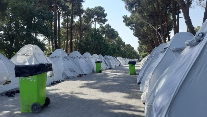 خدمت‌رسانی سازمان‌های مردم‌نهاد لرستان به زائران وداع با رهبر شهید